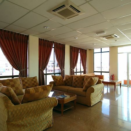 Aristo Hotel Putatan コタキナバル エクステリア 写真