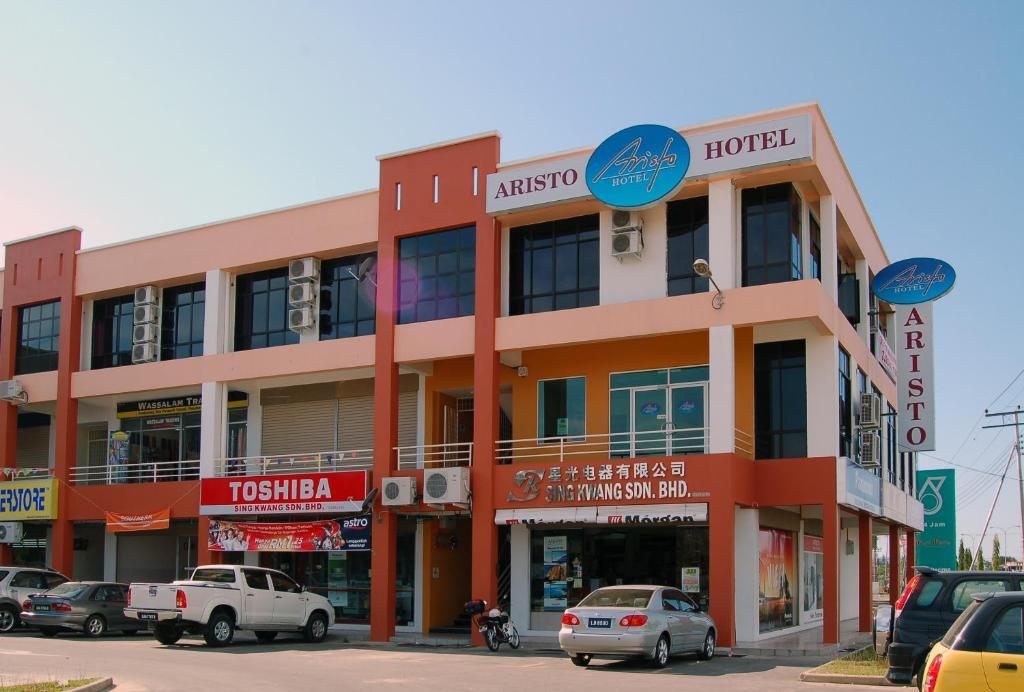 Aristo Hotel Putatan コタキナバル エクステリア 写真